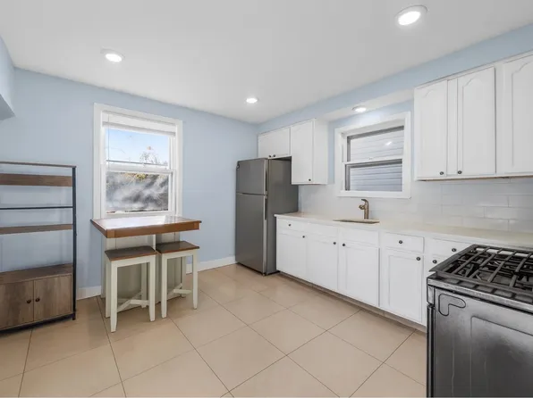 596 Avenue A image 3 of 18