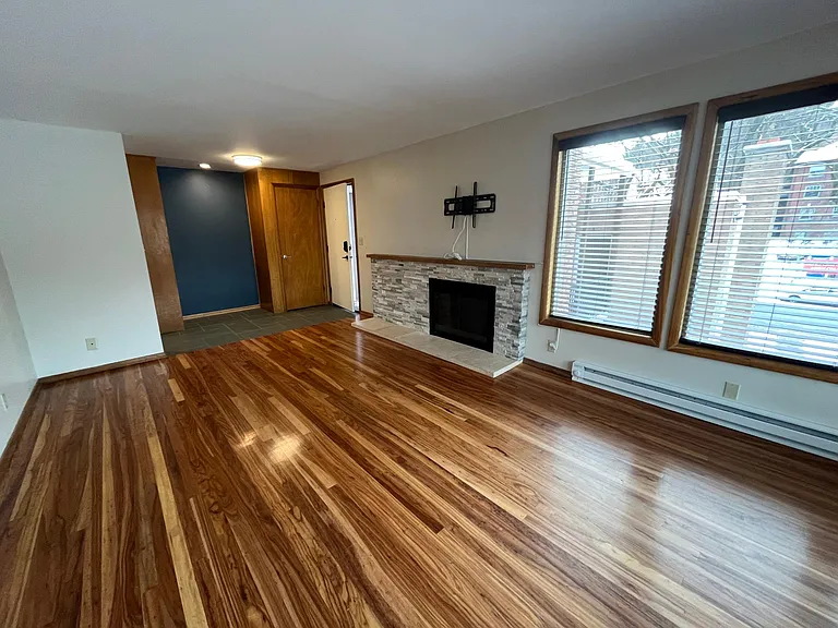 518 W 6th Ave #6 — Photo 2
