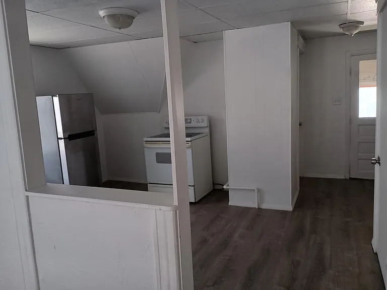 143 Maywood St #3 — Photo 1