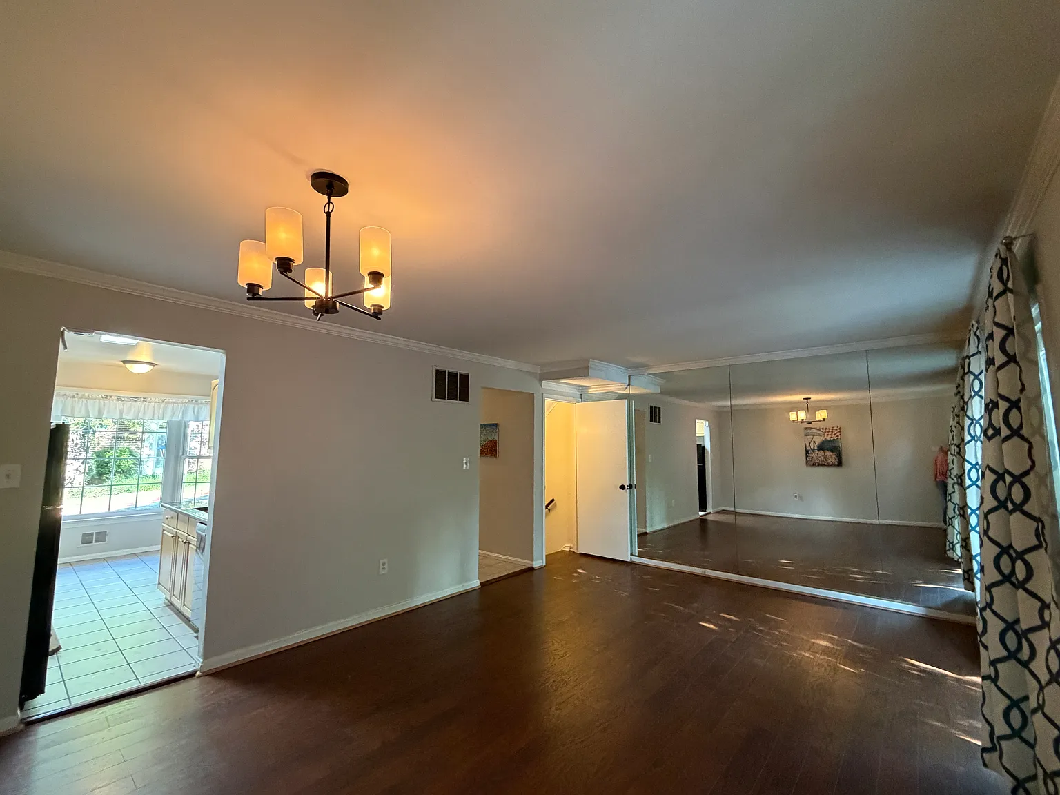 3 bed, 2.5 bath, 1670 sqft, $2,700 — Photo 3