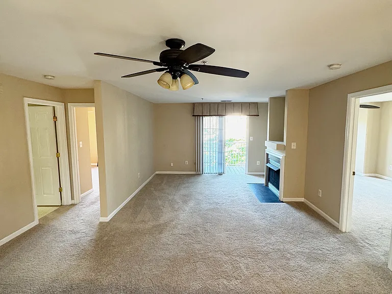 2015 Gov Thomas Bladen Way #204 — Photo 6