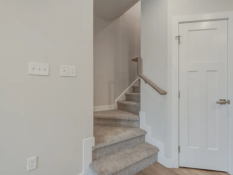 12129 Calgary Loop — Photo 9