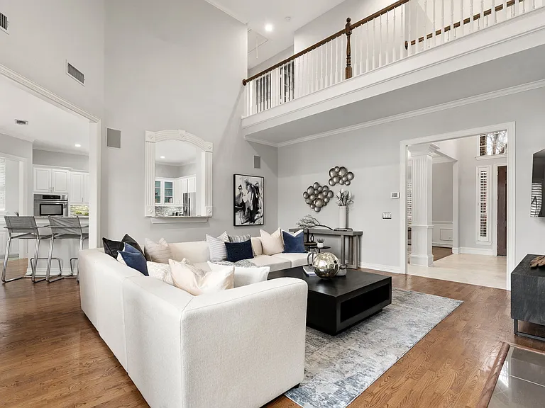 433 Martel Ln — Photo 11