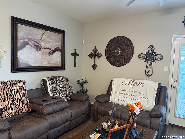 4 bed, 2.0 bath, 2309 sqft, $2,400 — Photo 3