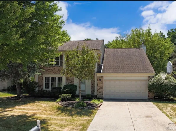 552 Whitney Dr, Rochester Hills, MI 48307
