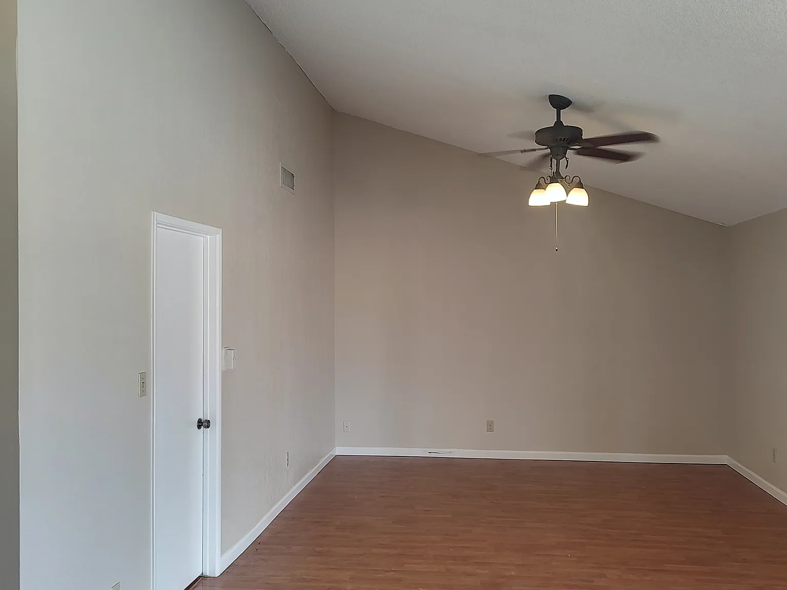 3 bed, 1556 sqft, $2,150 — Photo 2