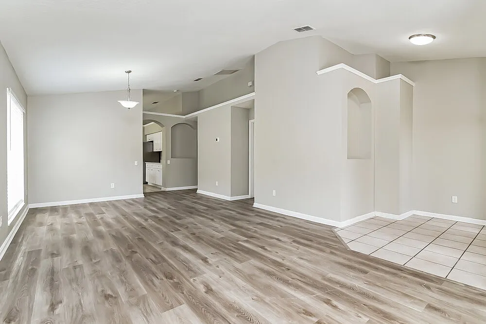 3 bed, 2.0 bath, 1956 sqft, $2,390 — Photo 3