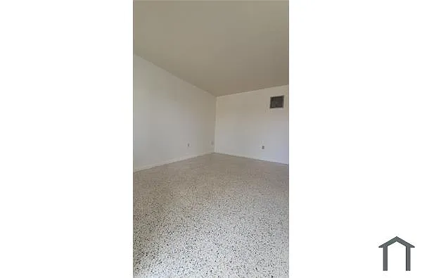 Building Photo - 34 E 21st St #3