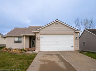 2667 Thistlewood Dr, Howell, MI