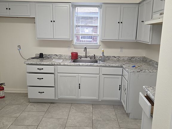 Kitchen Refrigerator and Stove/Oven included new up signing of lease