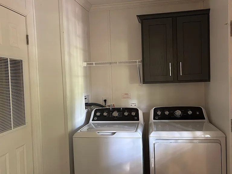 40 4th St — Photo 1