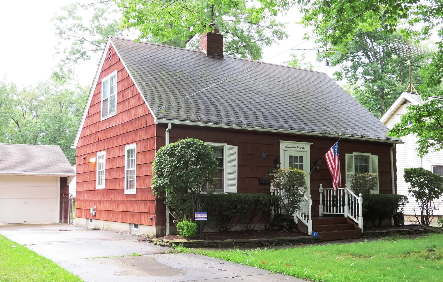 1746 Westwood Dr NW photo 1