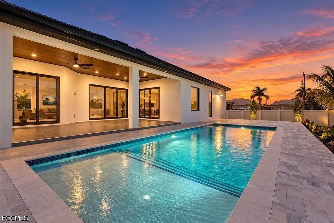 3 bed, 3.5 bath, 2415 sqft, $5,200 — Photo 2