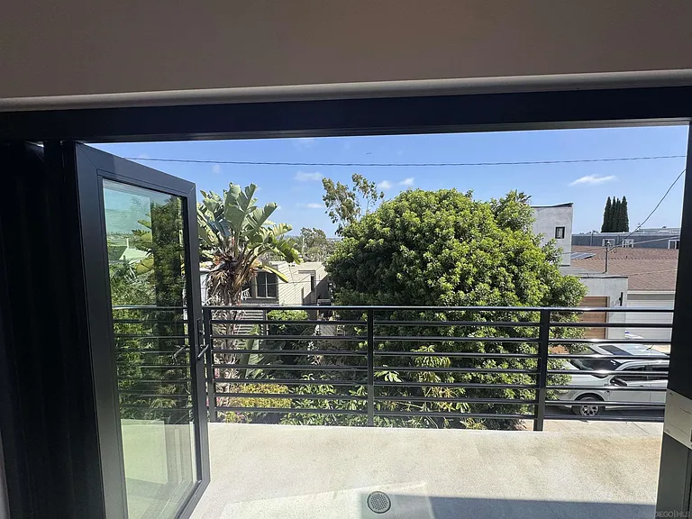 2527 Beryl St — Photo 5
