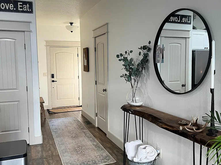 2127 S Amy Ave — Photo 4