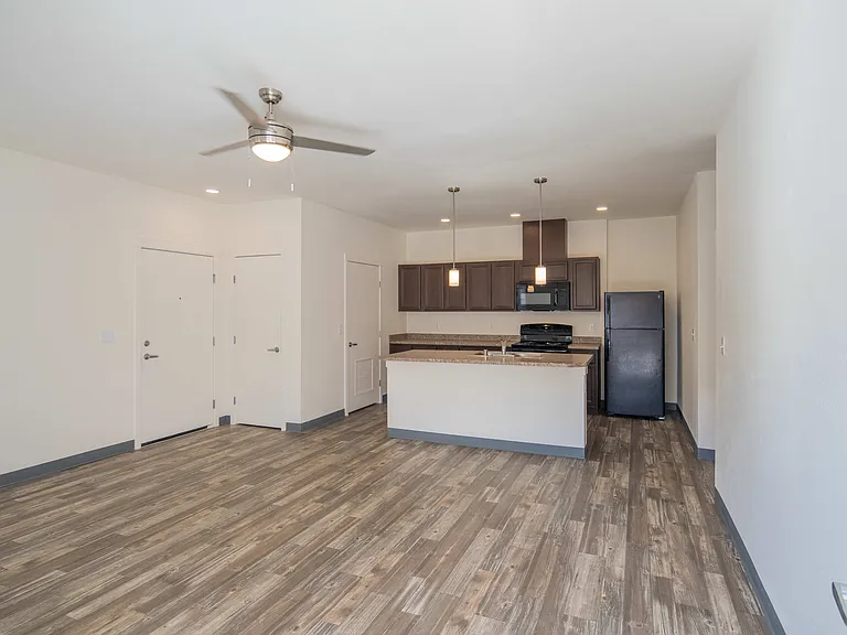 550 Paseo — Photo 11