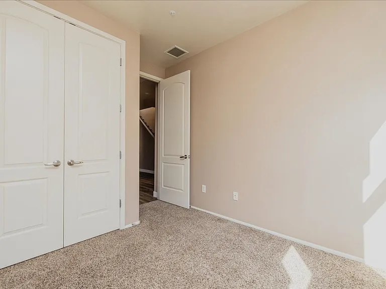 2450 E Blue Diamond Dr — Photo 32