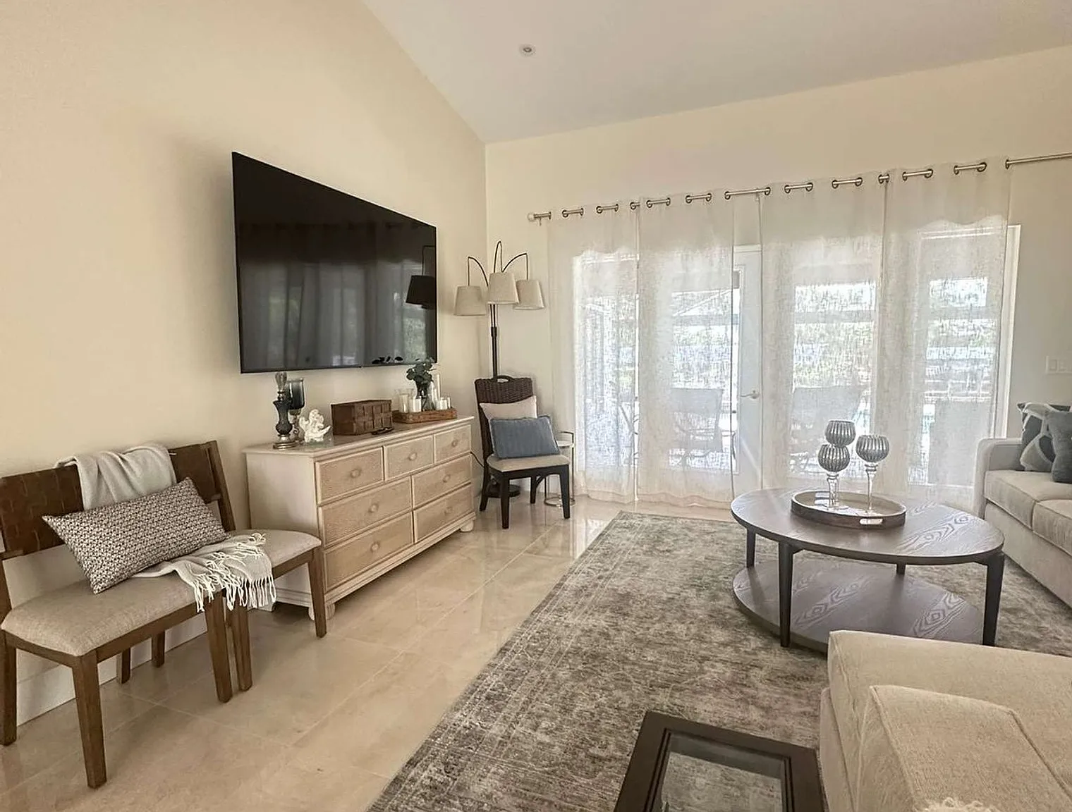 4 bed, 3.0 bath, 2195 sqft, $4,710 — Photo 3