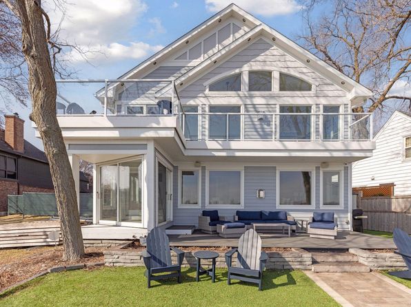 2807 McKenzie Point Rd, Wayzata, MN 55391
