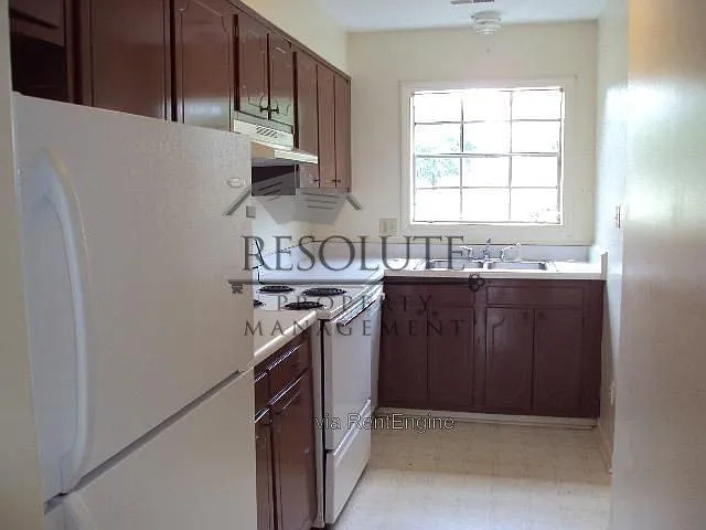 400 Davie Rd — Photo 2