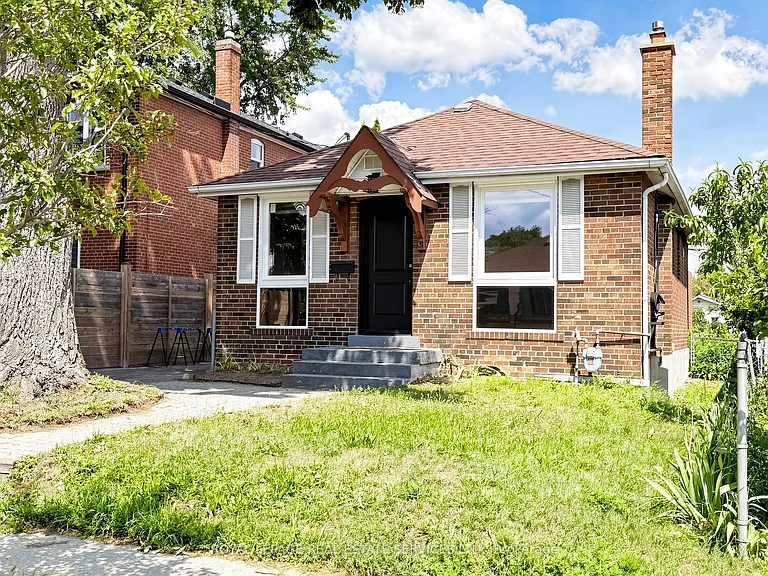 31 Rosemeade Ave — Photo 2