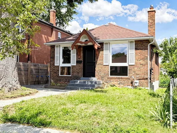 31 Rosemeade Ave, Toronto, ON M8Y 3A2