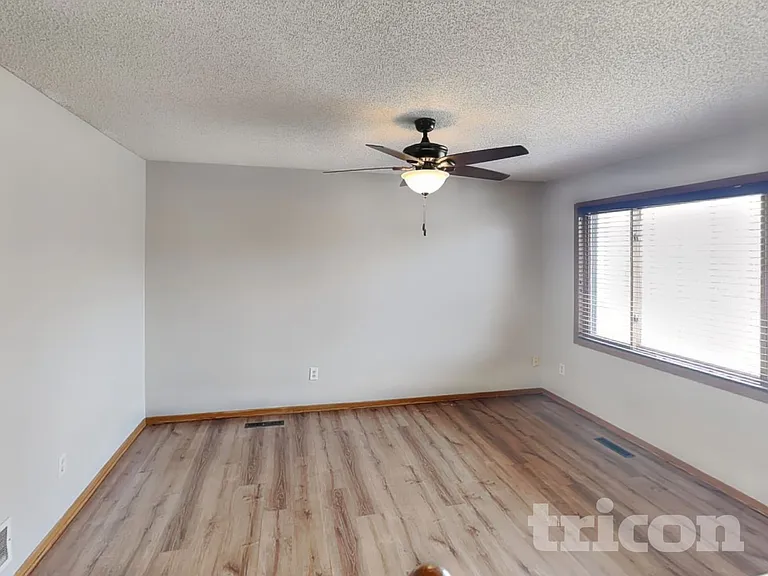 13734 Glenhurst Ln — Photo 2
