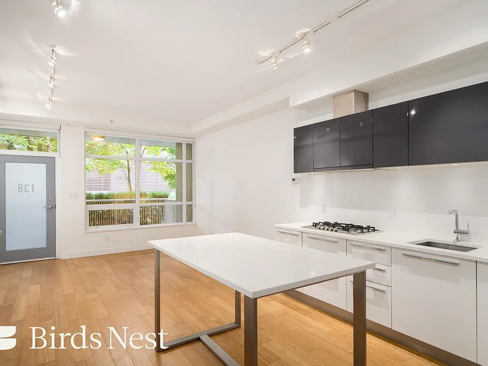 108 E 1st Ave #138