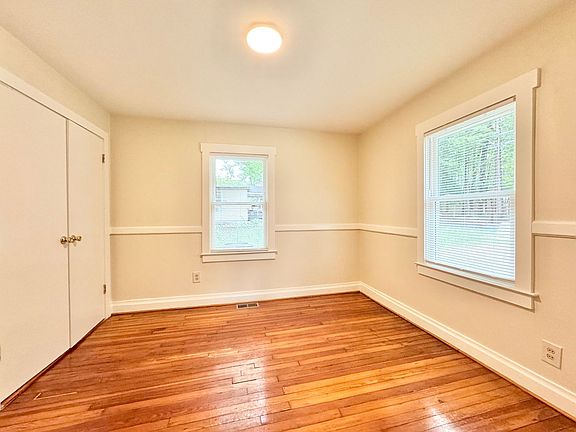 5th image of 3612 Temple St