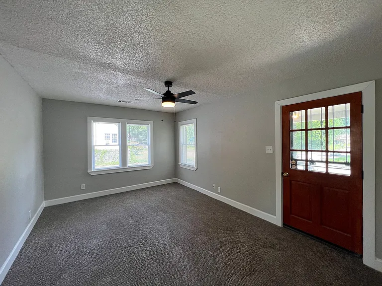 145 E Davant Ave — Photo 14