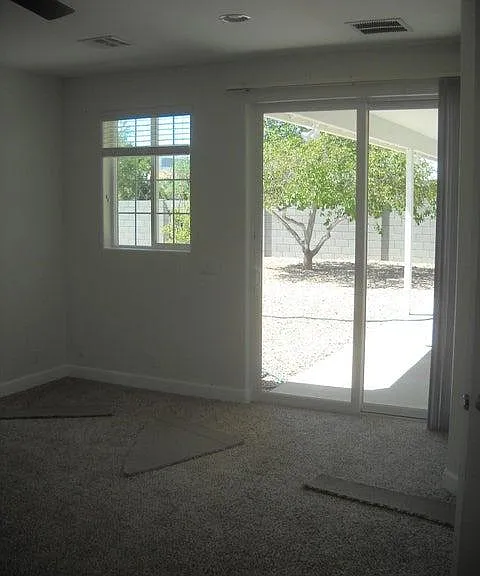 909 E Orange Dr — Photo 5