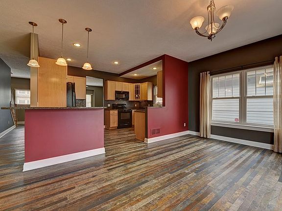 5th image of 2393 Tremont Ave #A