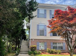 43227 Kelly Ter, Chantilly, VA 20152