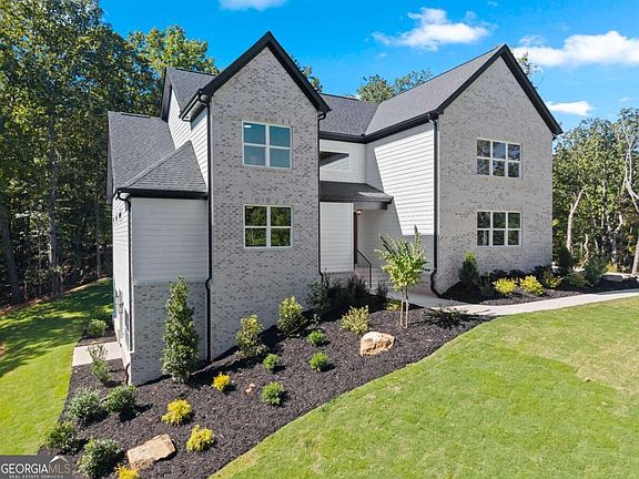 4th image of 136 Lakeview Way