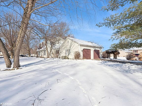 3rd image of 4202 Bloomingdale Ave