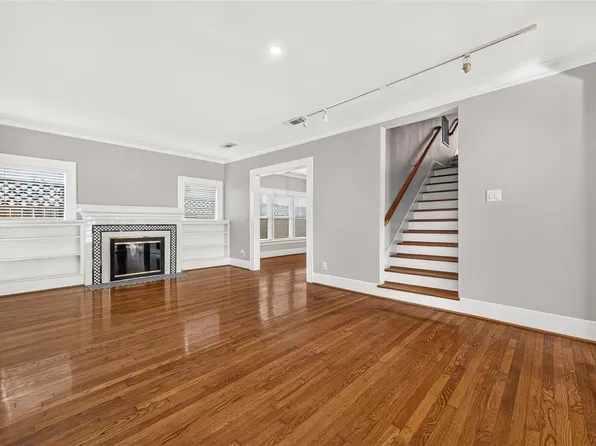 2438 White Oak Dr, Houston, TX 77009