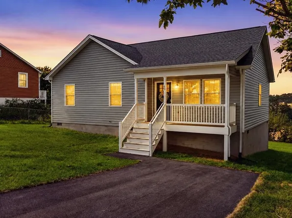 68 Sunset Blvd, Staunton, VA 24401