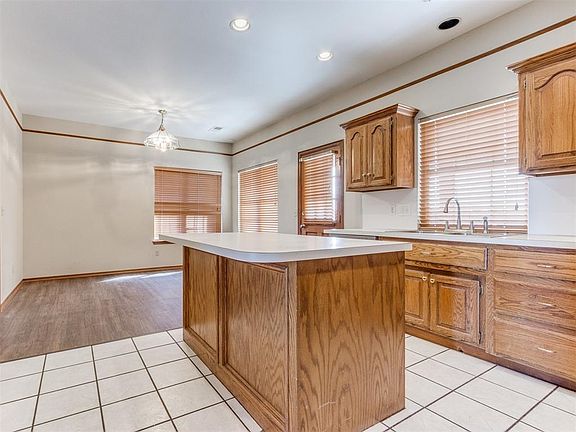 5th image of 708 NE 20th St