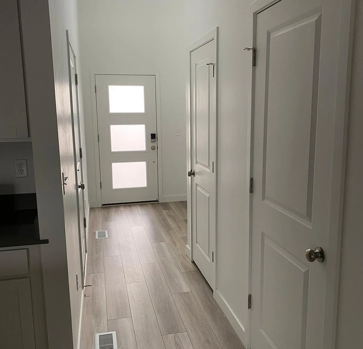 3 bed, 2.5 bath, 2412 sqft, $2,850 — Photo 3