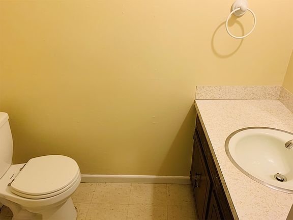 4th image of 62 W Elmwood Dr Unit C