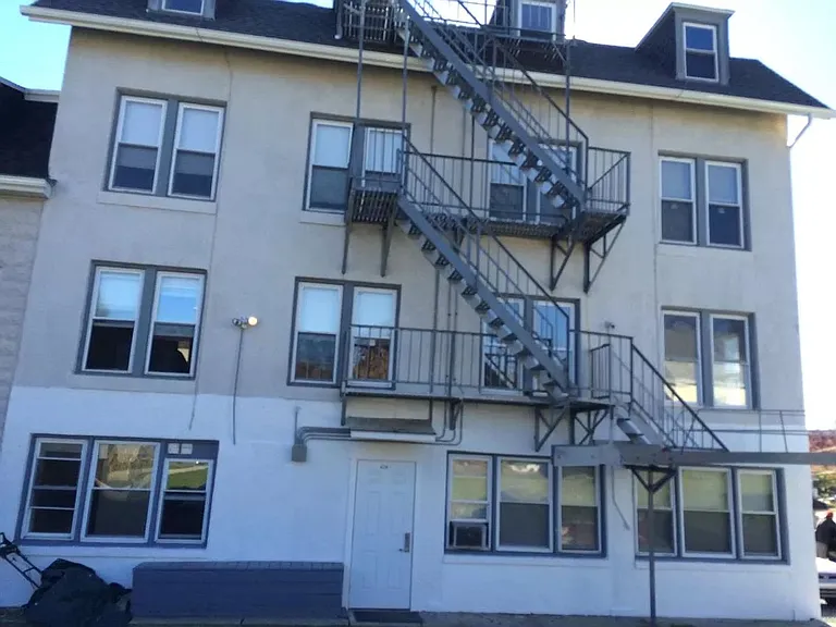 420-422 Douglass St — Photo 12