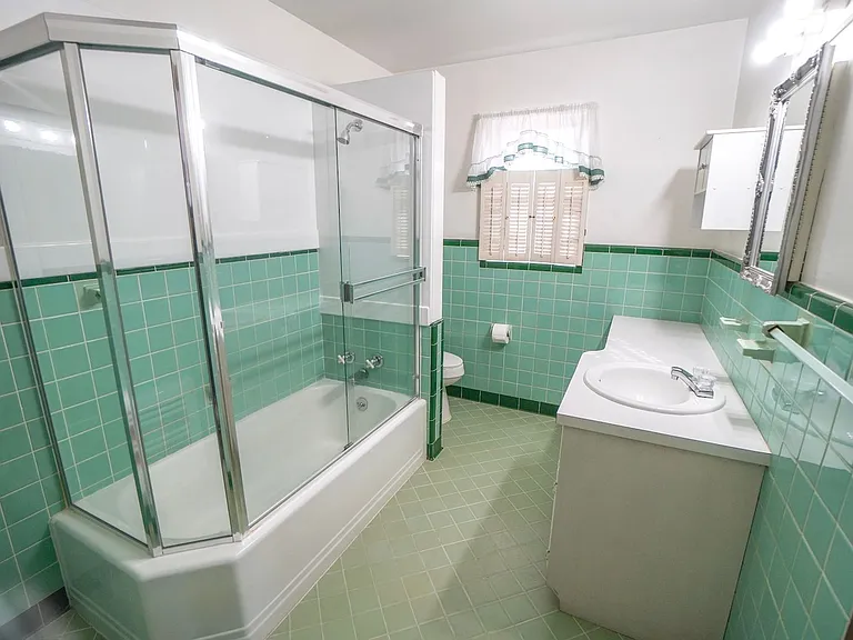 906 Carey Dr — Photo 12