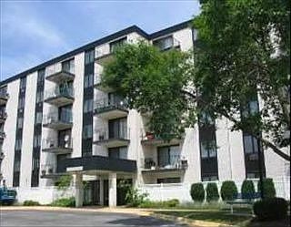 1st image of 9731 N Fox Glen Dr APT 4F