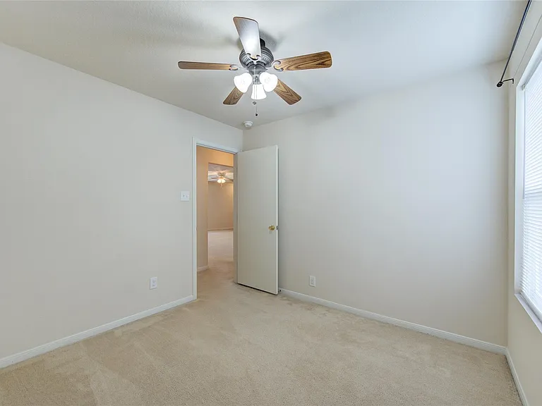 3639 Barkers Crossing Ave — Photo 30