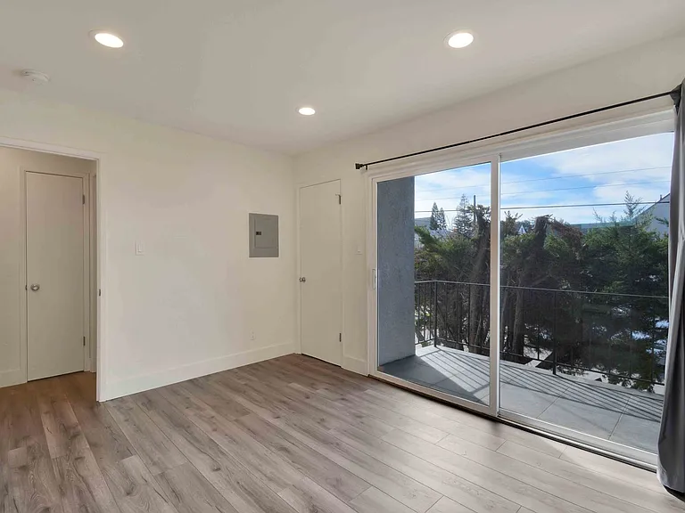 1140 E22nd Street — Photo 13