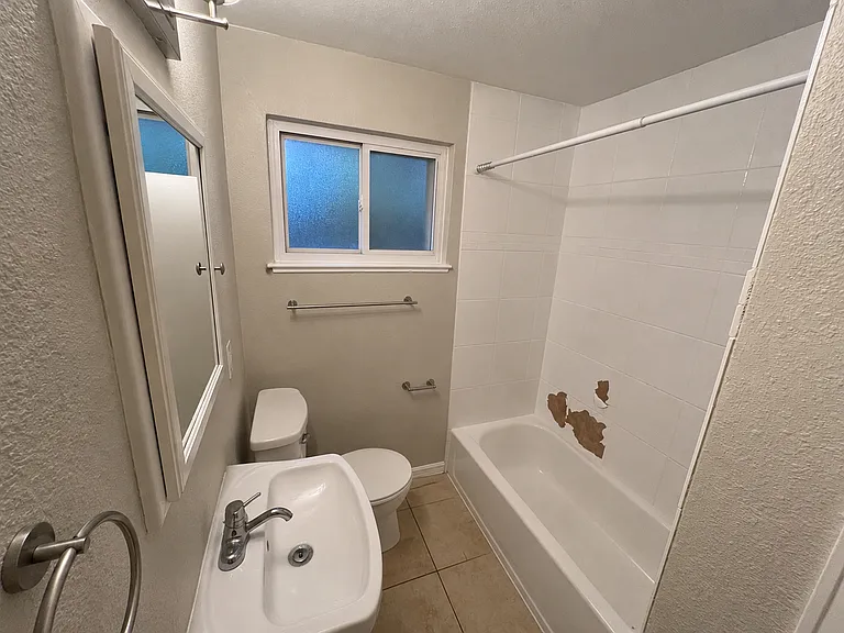 1552 Wolff St — Photo 6