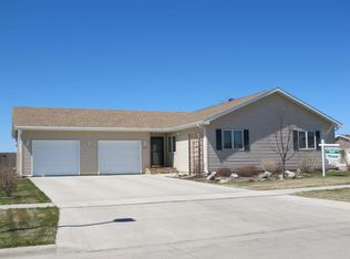 3710 Pendleton Dr, Grand Forks, ND 58201