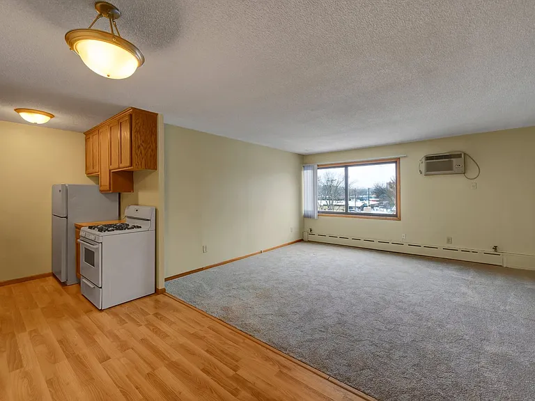 4320 36 1/2 St W — Photo 17