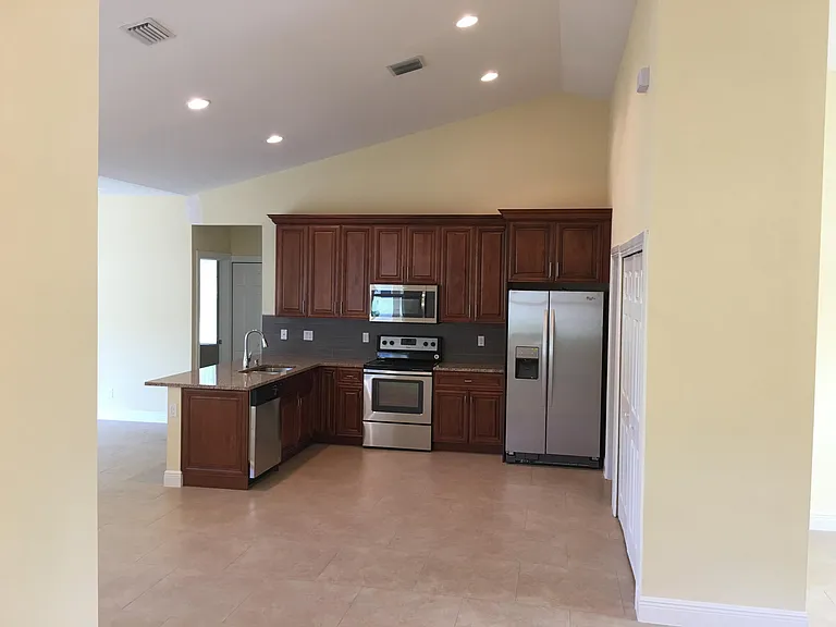 5866 NW Mesa Cir — Photo 2