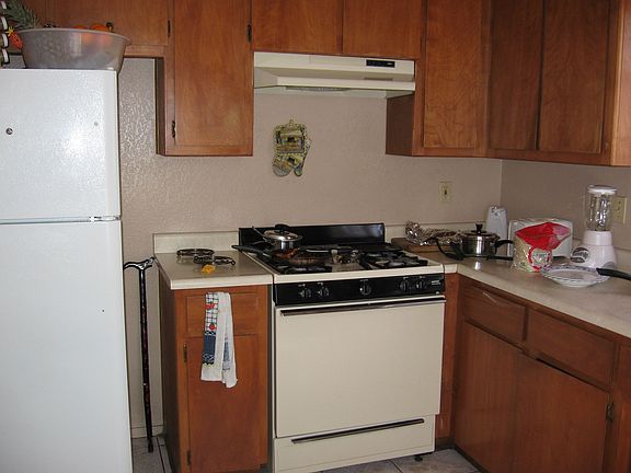 5th image of 1911 N Woodlawn Dr